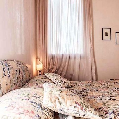 Very Central Apartment In Historical 1600 Palace With Lift A Few Min Walk From San Marco Square Венеция Номер фото