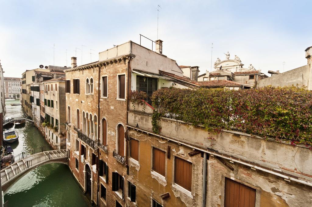 Very Central Apartment In Historical 1600 Palace With Lift A Few Min Walk From San Marco Square Венеция Экстерьер фото