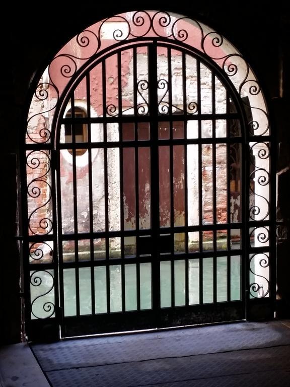 Very Central Apartment In Historical 1600 Palace With Lift A Few Min Walk From San Marco Square Венеция Экстерьер фото