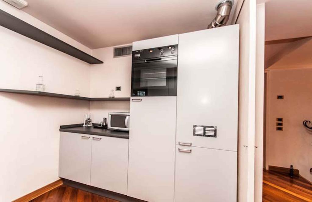 Very Central Apartment In Historical 1600 Palace With Lift A Few Min Walk From San Marco Square Венеция Номер фото