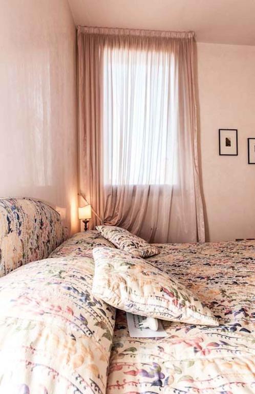 Very Central Apartment In Historical 1600 Palace With Lift A Few Min Walk From San Marco Square Венеция Номер фото