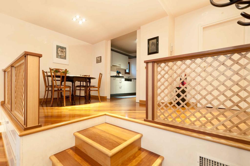 Very Central Apartment In Historical 1600 Palace With Lift A Few Min Walk From San Marco Square Венеция Номер фото