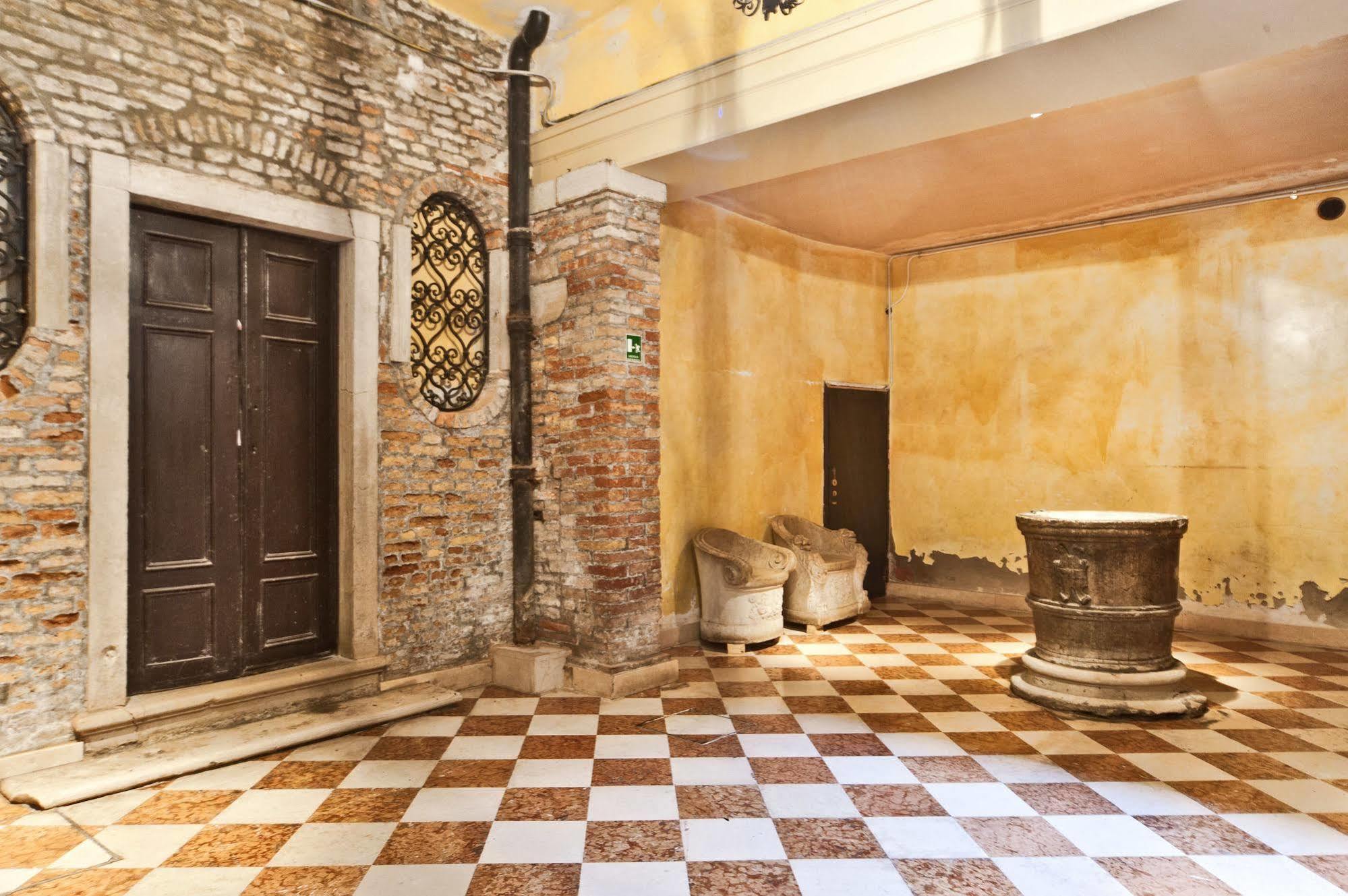 Very Central Apartment In Historical 1600 Palace With Lift A Few Min Walk From San Marco Square Венеция Экстерьер фото