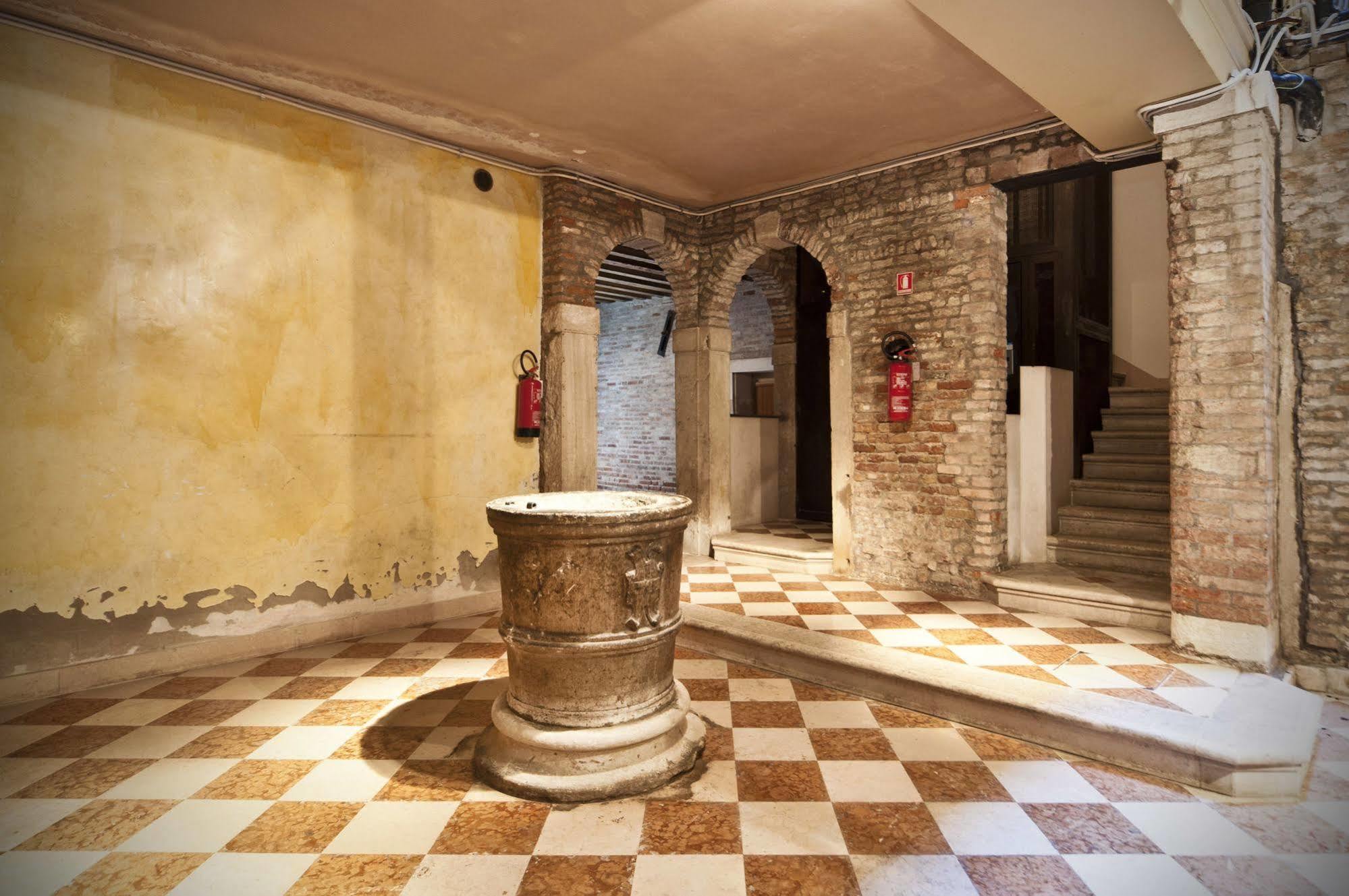 Very Central Apartment In Historical 1600 Palace With Lift A Few Min Walk From San Marco Square Венеция Экстерьер фото