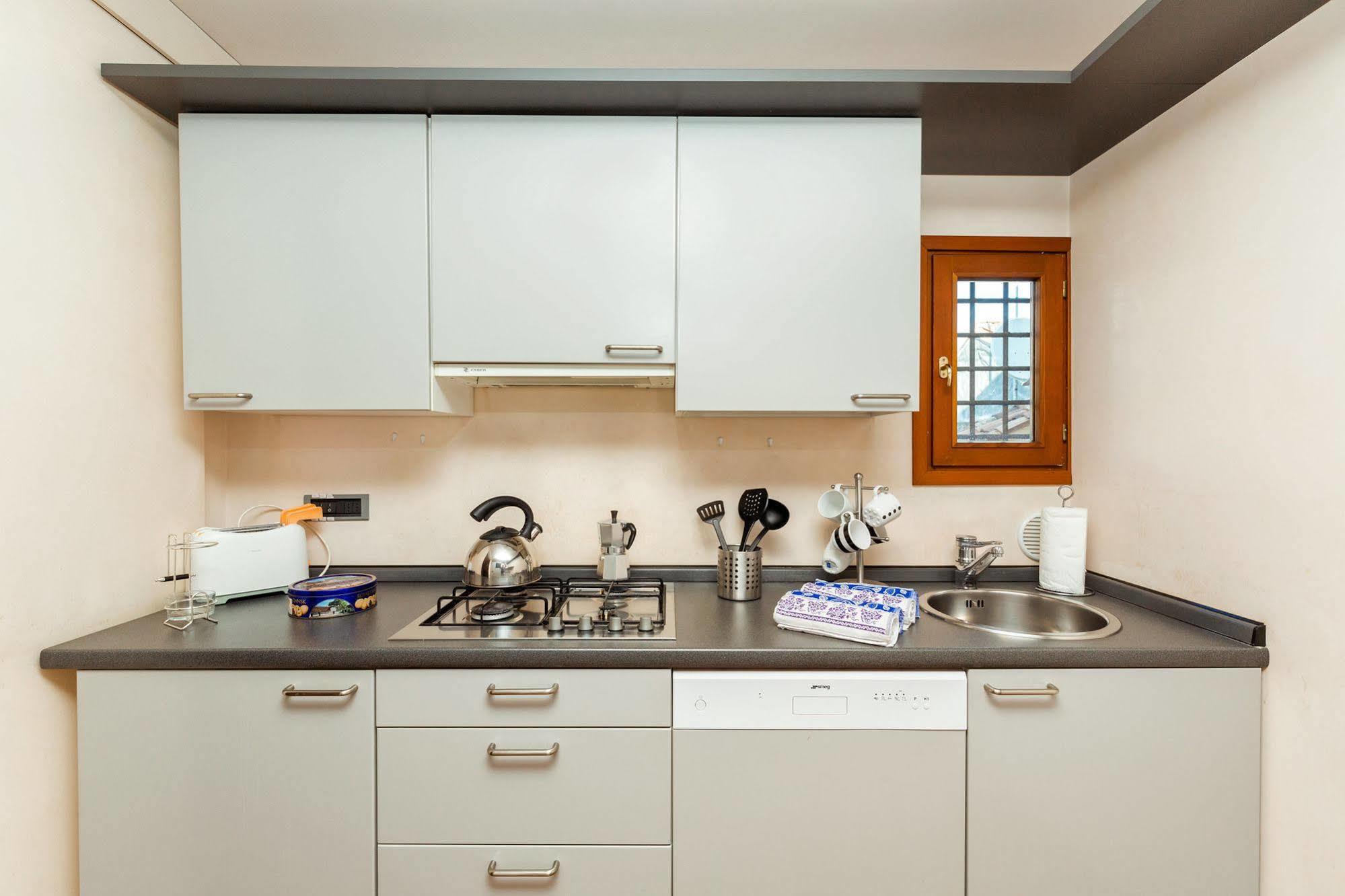 Very Central Apartment In Historical 1600 Palace With Lift A Few Min Walk From San Marco Square Венеция Экстерьер фото