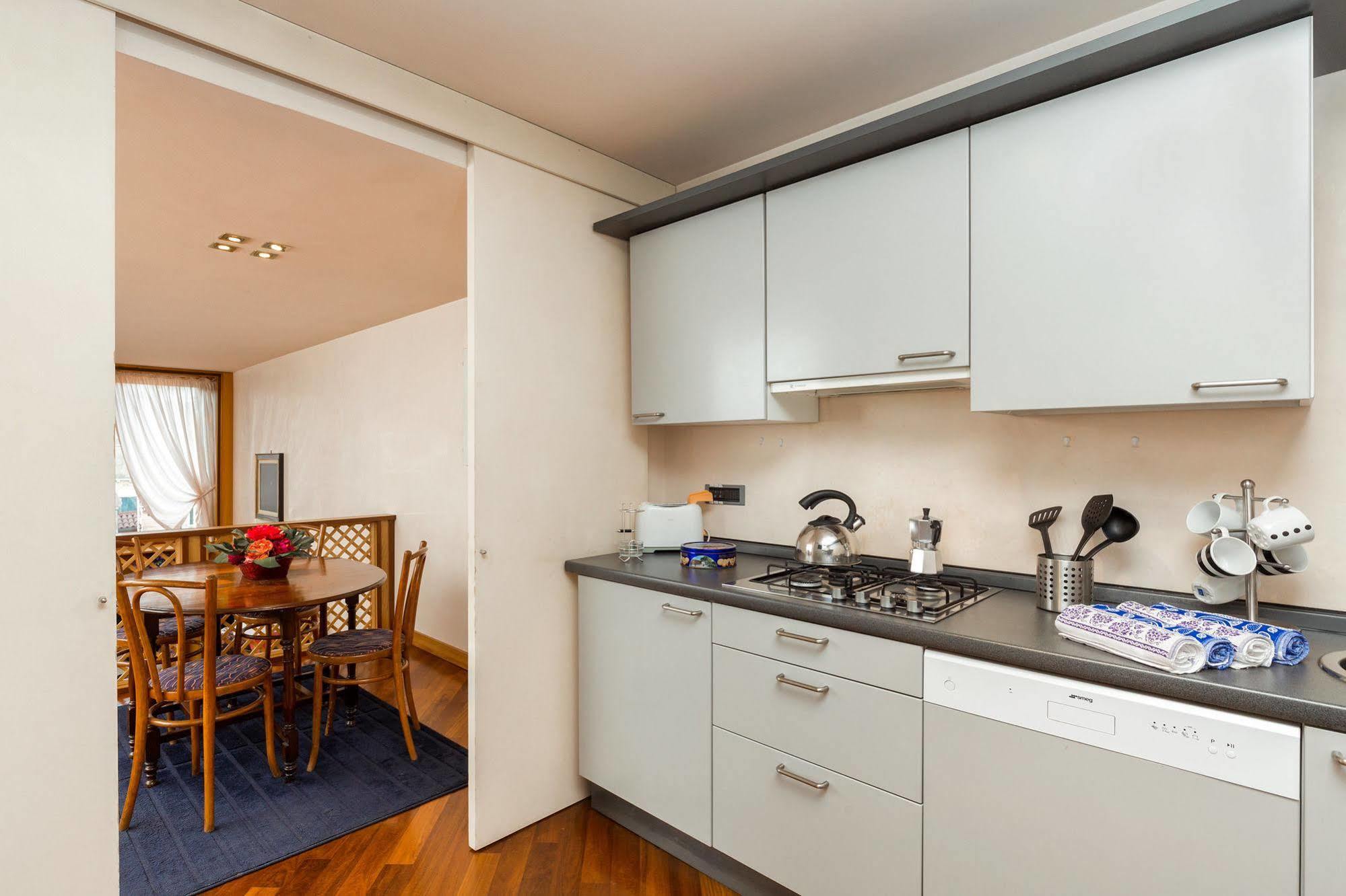 Very Central Apartment In Historical 1600 Palace With Lift A Few Min Walk From San Marco Square Венеция Экстерьер фото