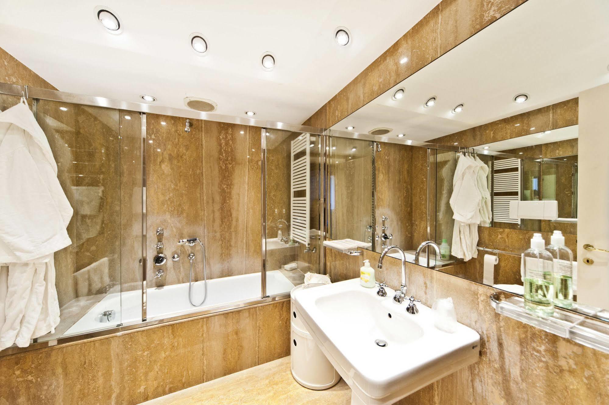 Very Central Apartment In Historical 1600 Palace With Lift A Few Min Walk From San Marco Square Венеция Экстерьер фото