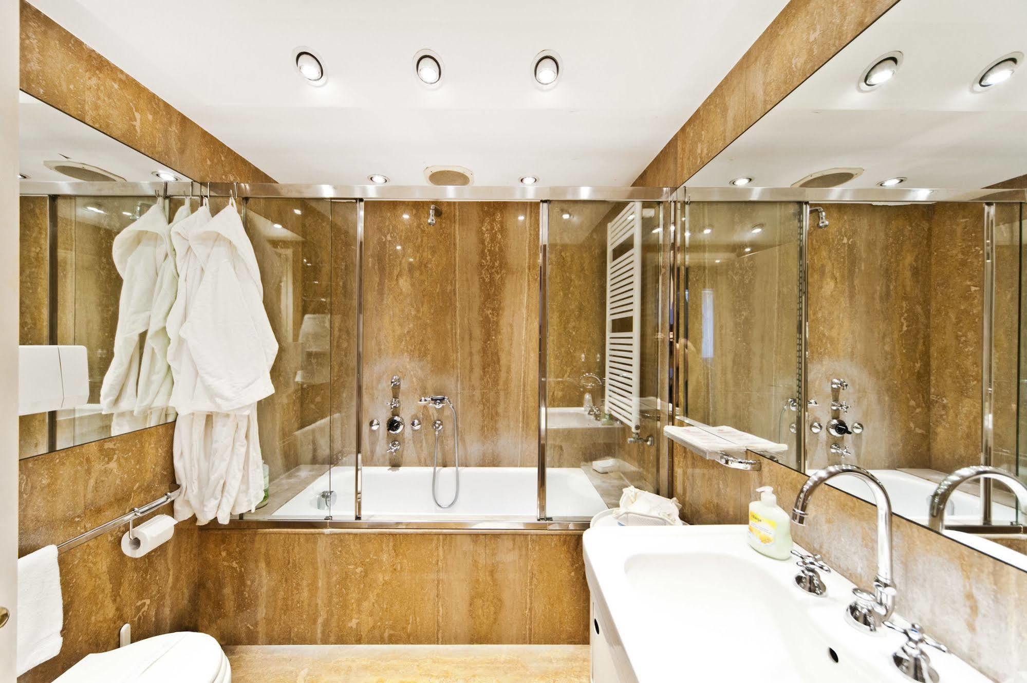 Very Central Apartment In Historical 1600 Palace With Lift A Few Min Walk From San Marco Square Венеция Экстерьер фото