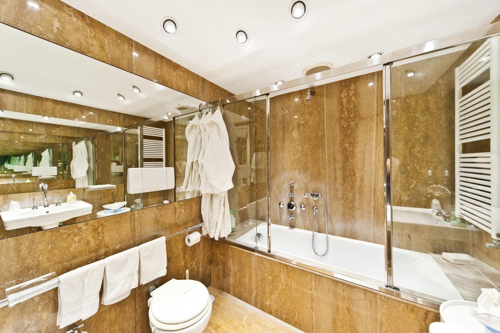Very Central Apartment In Historical 1600 Palace With Lift A Few Min Walk From San Marco Square Венеция Экстерьер фото