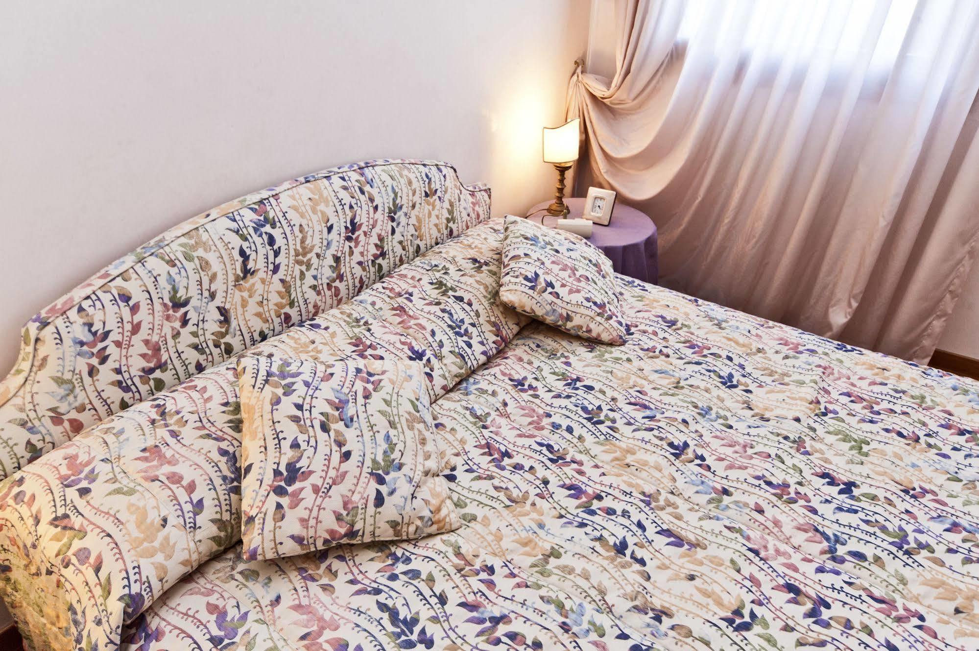 Very Central Apartment In Historical 1600 Palace With Lift A Few Min Walk From San Marco Square Венеция Экстерьер фото