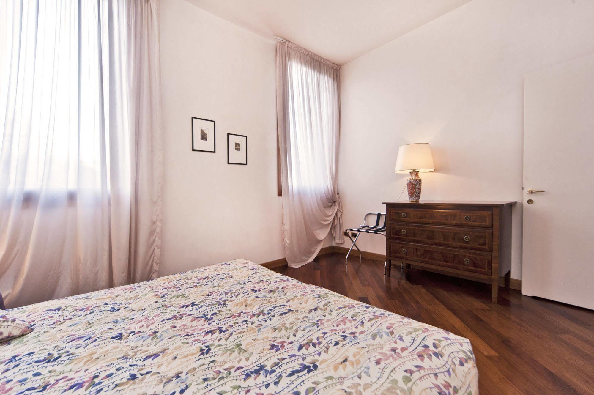 Very Central Apartment In Historical 1600 Palace With Lift A Few Min Walk From San Marco Square Венеция Экстерьер фото
