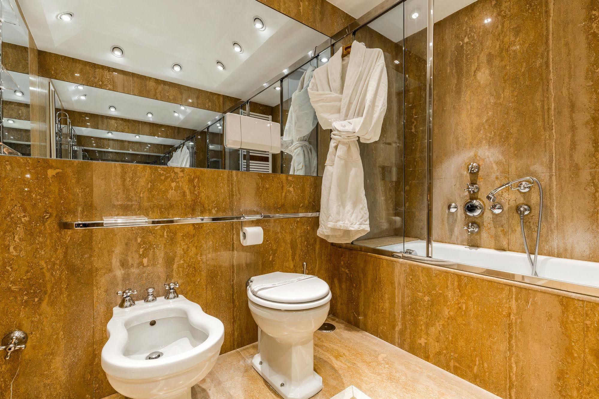 Very Central Apartment In Historical 1600 Palace With Lift A Few Min Walk From San Marco Square Венеция Экстерьер фото