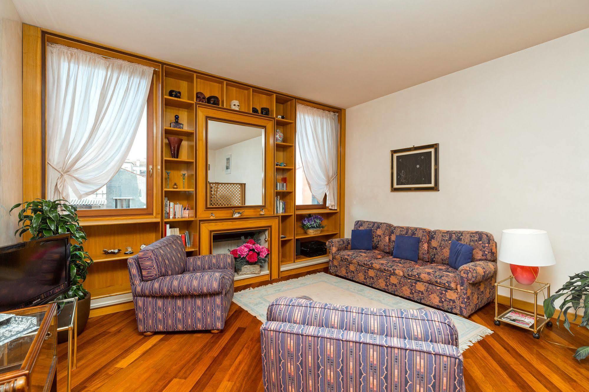 Very Central Apartment In Historical 1600 Palace With Lift A Few Min Walk From San Marco Square Венеция Экстерьер фото