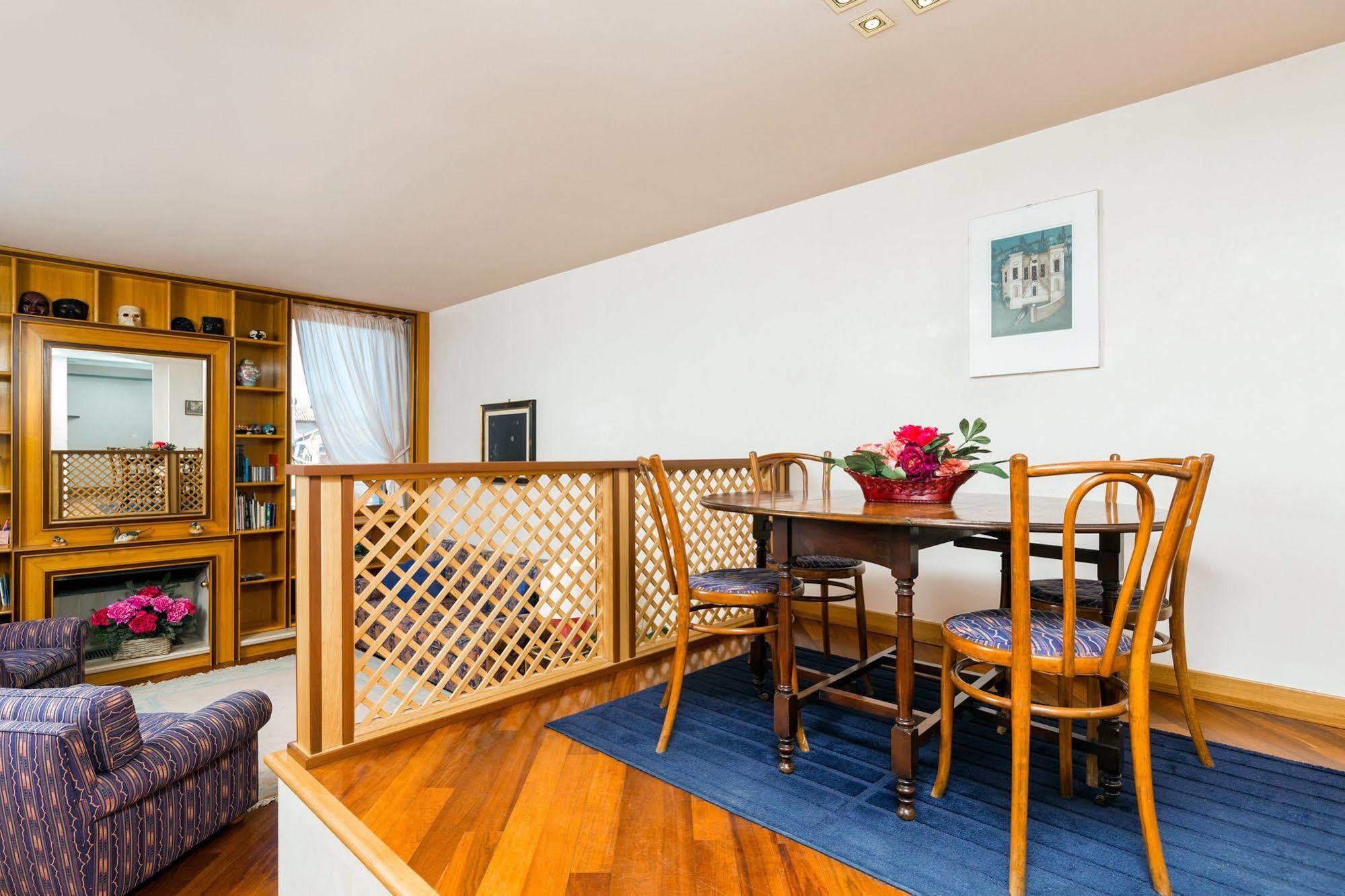 Very Central Apartment In Historical 1600 Palace With Lift A Few Min Walk From San Marco Square Венеция Экстерьер фото
