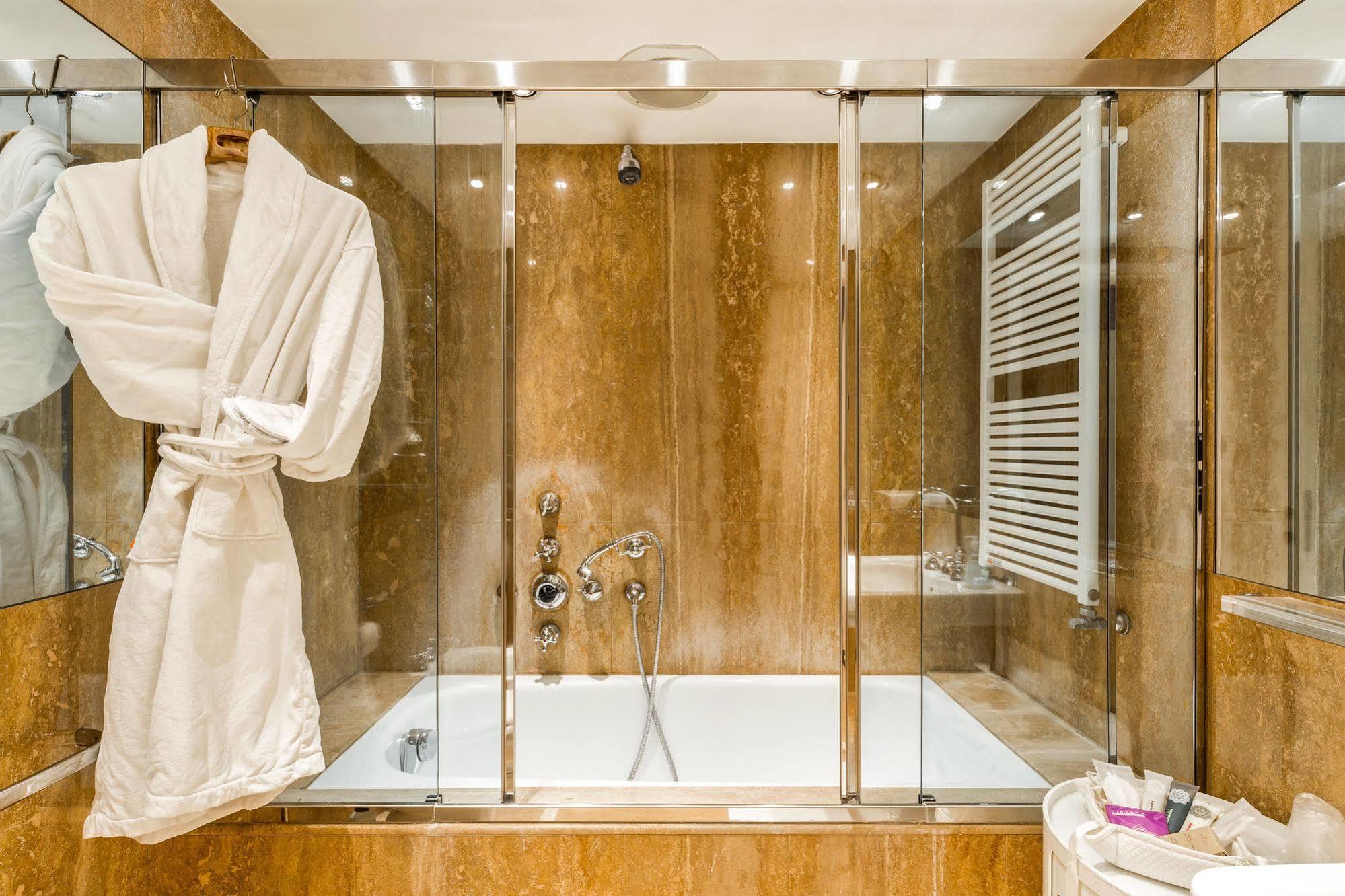 Very Central Apartment In Historical 1600 Palace With Lift A Few Min Walk From San Marco Square Венеция Экстерьер фото