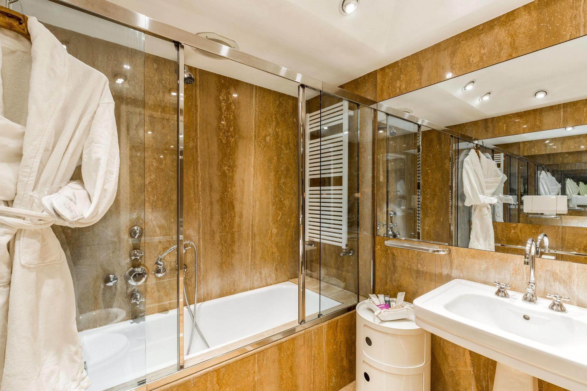 Very Central Apartment In Historical 1600 Palace With Lift A Few Min Walk From San Marco Square Венеция Экстерьер фото